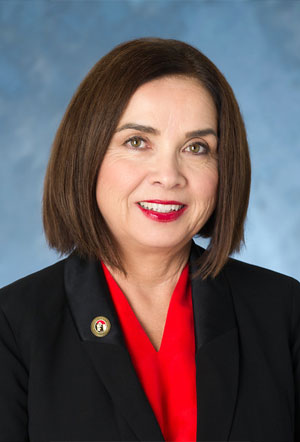 Dr. Adela de la Torre