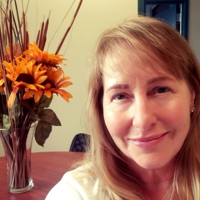 Dr. Suzanne Hizer